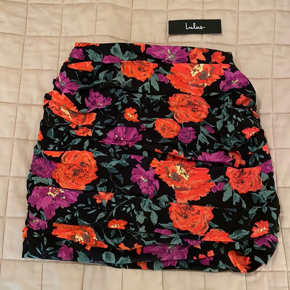 Lulu’s Ruched Floral Skirt NWT